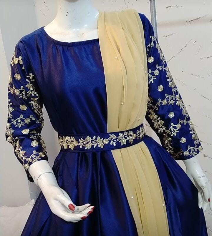 3 Pcs Women's Stitched Shamoz Silk Embroidered Maxi